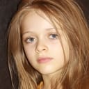 Lila-Rose Gilberti als Kalinka (6 years old)