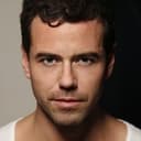 Joseph Beattie als Anthony Blanche