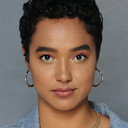 Sydney Kuhne als Marian Fitzwalter