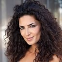 Salome Azizi als Snake Charmer