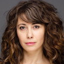 Burcu Halaçoğlu als Müjgan