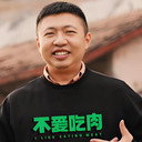 Jun Zhang als 主持人