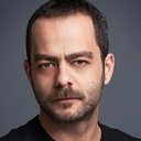 Kerem Fırtına als Sertaç Merter