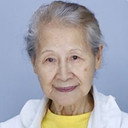 吳美和 als Grocery store grandma