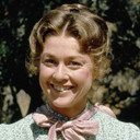 Hersha Parady als Mrs. Bartrand