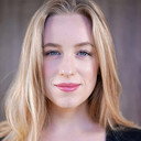 Jamie Miller als Chorus Girl Patty