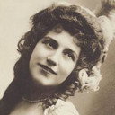 Léa Piron als 