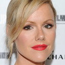 Kathleen Robertson als Amy Smith