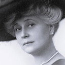 Mabel Bert als Lady Sophia Alexandria Mannerby