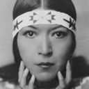 Molly Spotted Elk als Neewa, Chetoga's daughter