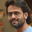 Hemen Chauhan als Viren Sanghvi
