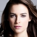 Camilla Arfwedson als Young Mrs Ayres