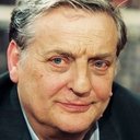 Bruno Cremer als Priest