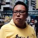 譚得志 als Boxing Host