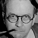 Raymond Chandler als Man Reading Book (uncredited)