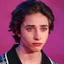 Raphael Luce als Clerk Simon