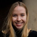 Annaleen Frage als Emily Hahn