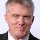 Anthony Michael Hall als Mike Engel