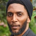 Yusuf Gatewood als Doug