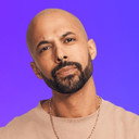 Marvin Humes als Self - Host