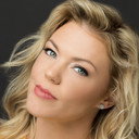 Robyn Hurder als 