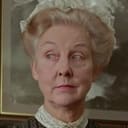 Rosalie Williams als Mrs. Hudson