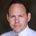 Simon Feil als Yardley Executive