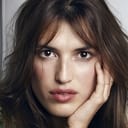 Jeanne Damas als La journaliste