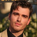 Corey Mylchreest als Young King George