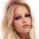 Anna Ewers als Anna Ewers