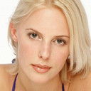 Jane Peachey als Lara Svetlana