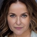Julia Sawalha als The Jailer's Daughter
