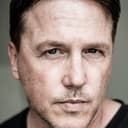 Lochlyn Munro als FBI Agent Munro