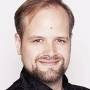 Benjamin Bruns als Self – Tenor