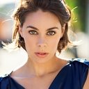 Patricia Rosales als Victoria Metzl