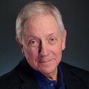 Davis Hall als Alan Burke Show Director