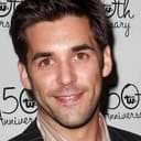 Jordan Bridges als Uncle Gard