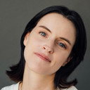 Andrea Grant als Receptionist