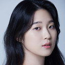 Kim Ye-sol als Baek Shin-hee