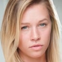 Ashlyn McEvers als Dr. Brooke Freman