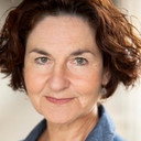 Elaine Caxton als Mrs. Bresnavich