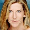 Christine Dunford als Radio Announcer