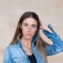 Crosie Larsson als Police Officer