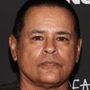 Raymond Cruz als Sam