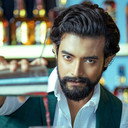 Ranojoy Bishnu als Anuj "Piklu" Chatterjee