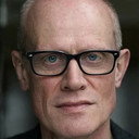 James Duke als Footman