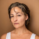 Christine Celozzi als Irena