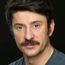 Pablo Vázquez als Police Agent #1