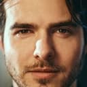 Dan Robins als EMT Paul Matthews