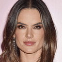 Alessandra Ambrósio als Samia